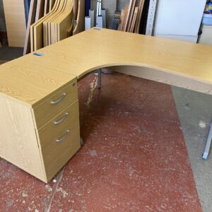 Oak Left Hand Corner Desk And Pedestal